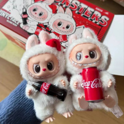 Cajita ciega de felpa colección LABUBU coca cola